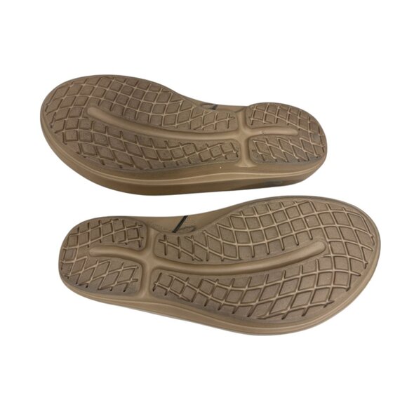 OOFOS Women's OOlala Limited Thong Sandals Flip Flop in Leopard Flora size 9 - Picture 9 of 10